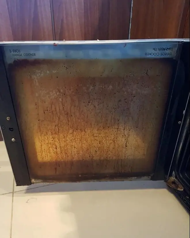 The Mrs Hinch fan shared a before photo of her filthy oven door.