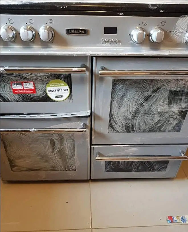 A woman showed her oven cleaning hack