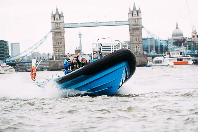 Speedboat ride on the Thames