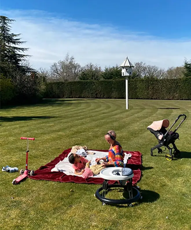 Alesha Dixon had a picnic in her garden