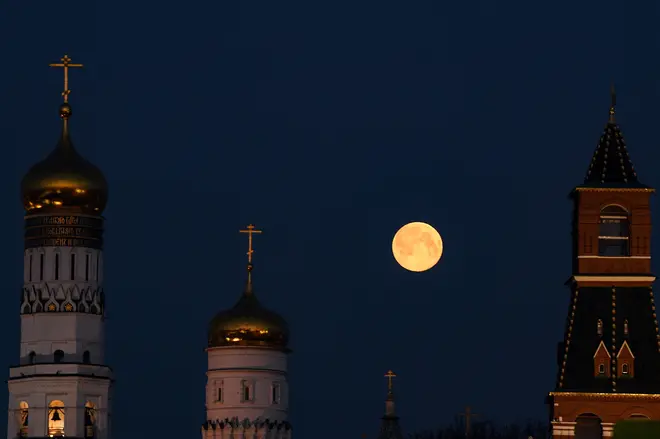 The Super Pink Moon appeared in bright and large in Russia