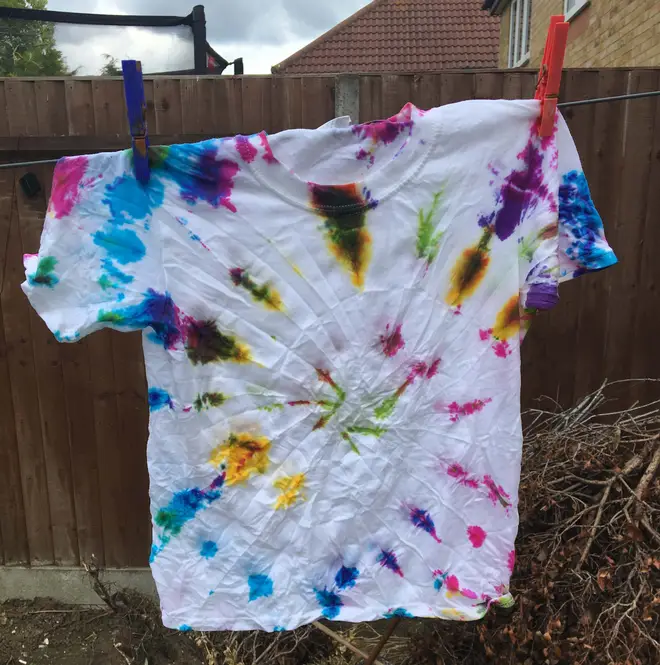 The T-shirt dyed with the 'wheel' method