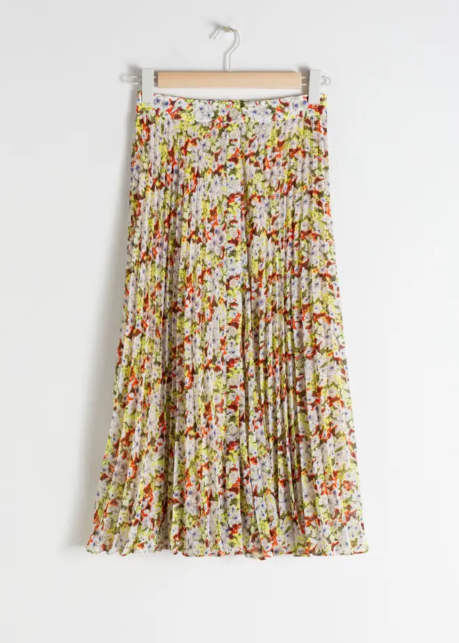 This is a similar skirt to Holly Willoughby's