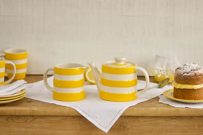 Cornishware teapot set