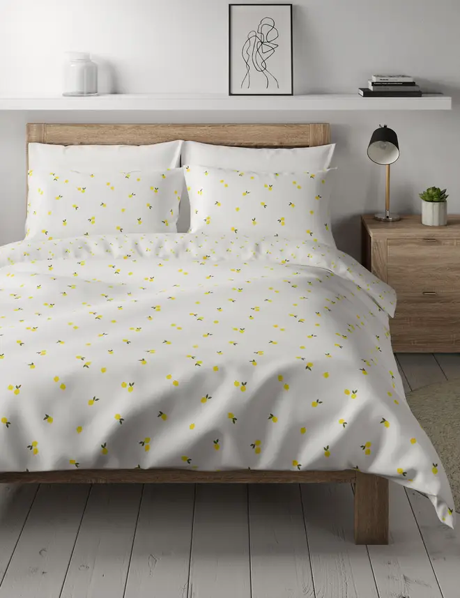 This lemon bedding set is adorable