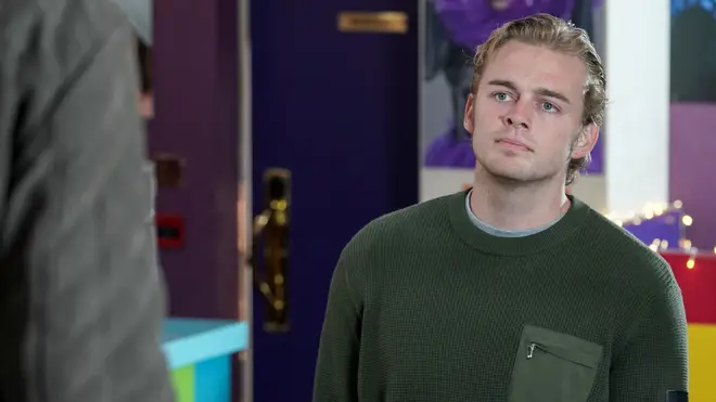 Peter Beale is played by Dayle Hudson