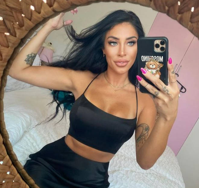 Tamara Joy shares selfies from her apartment bedroom