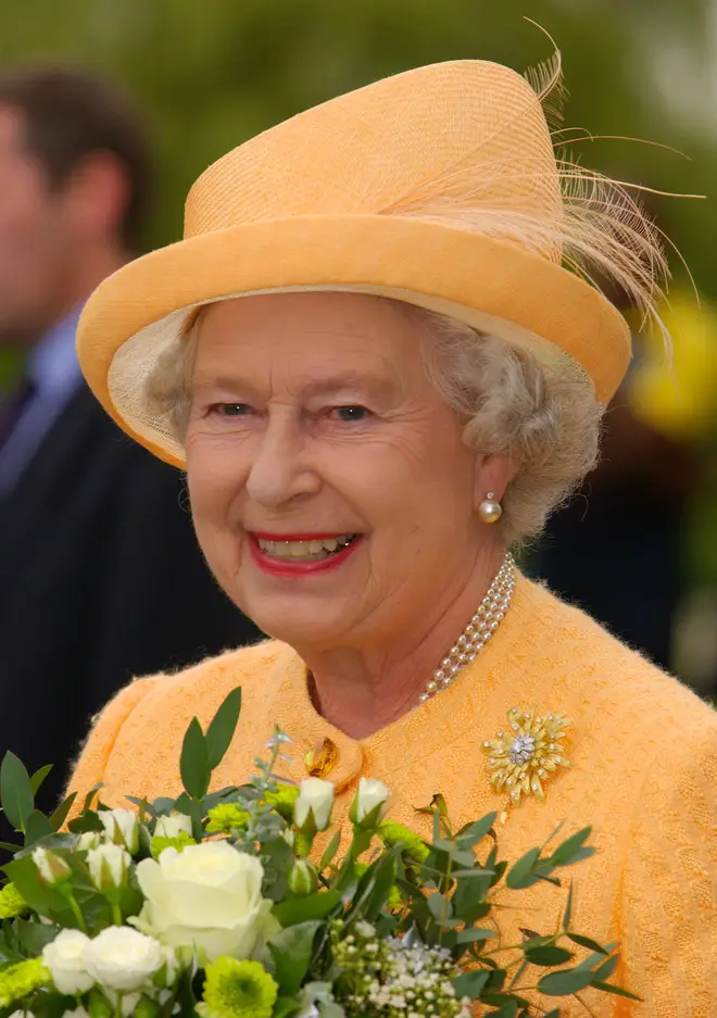 The Queen wore the pearl earrings in 1977