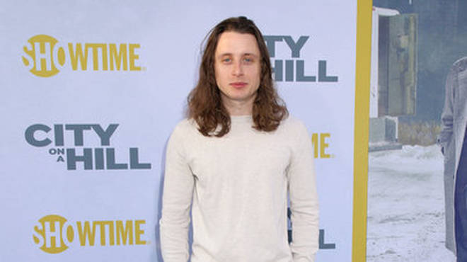 Rory Culkin interpreta Joel ad Halston