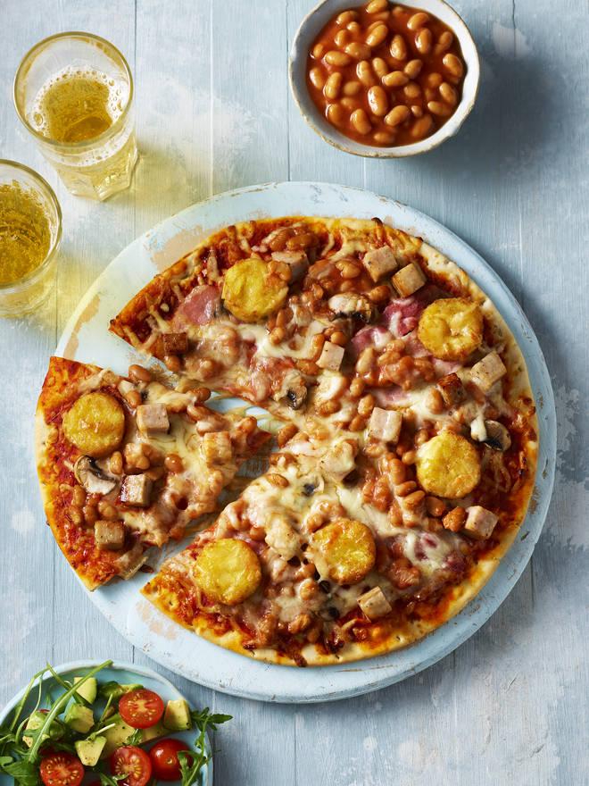 This could definitely replace ham and pineapple as the ultimate pizza