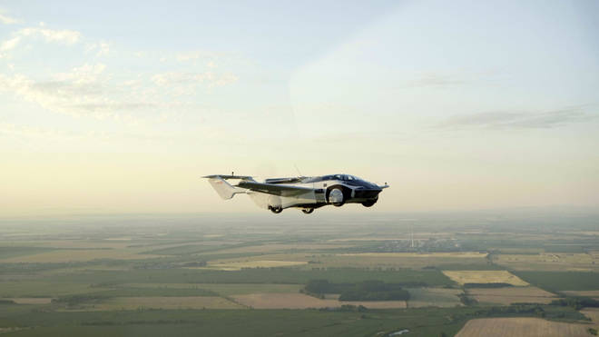 Dokáže preletieť 600 míľ vo výške 2 500 m a vo vzduchu už úspešne lietal 40 hodín