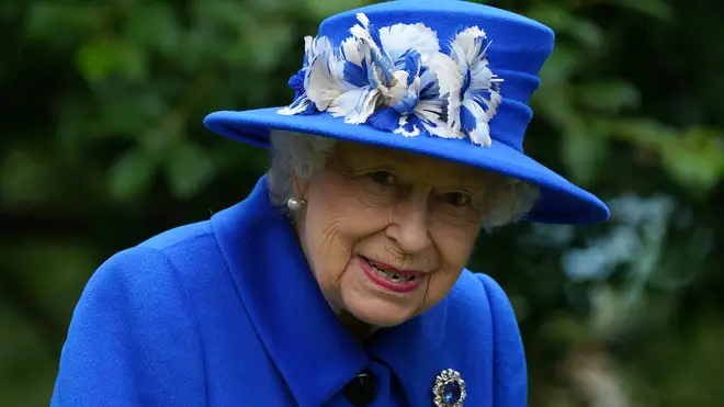 The Queen has thanked the NHS for their courage