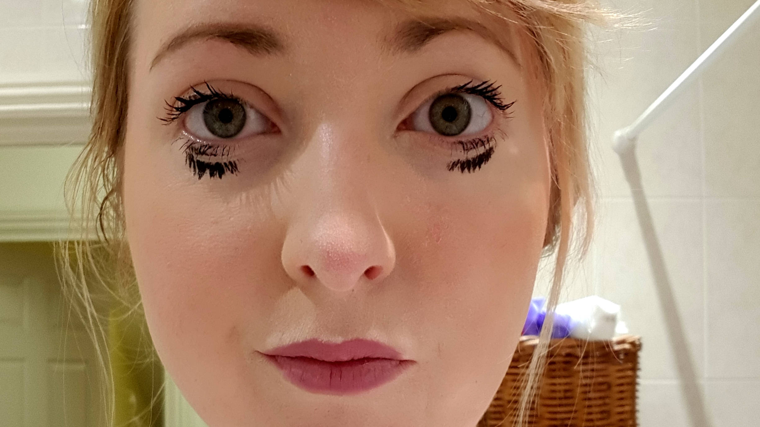 New gadget promises the END of smudged mascara on your eyelids - Heart