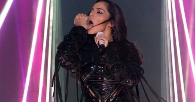 Cheryl licks her hand on the X Factor - and people can't work out why 