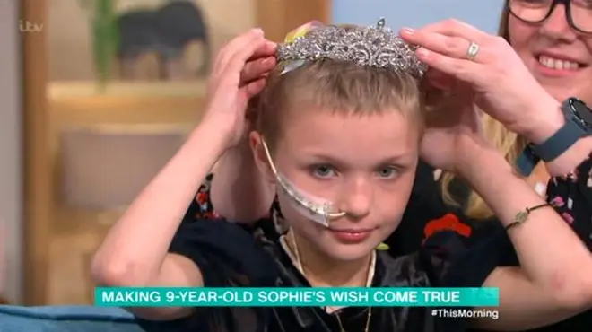 Holly gifted Sophie the tiara she wore for the This Morning panto last year