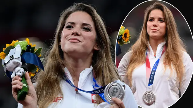 Maria Andrejczyk has auctioned off her silver medal