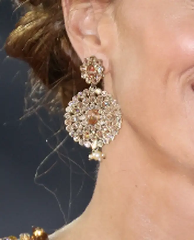 Kate Middleton re-wore a pair of bespoke crystal and pearl disc earrings by O’Nitaa Catherine