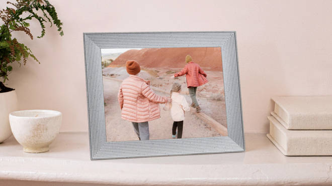 Your grandparents can admire all their favourite photos in this trendy frame