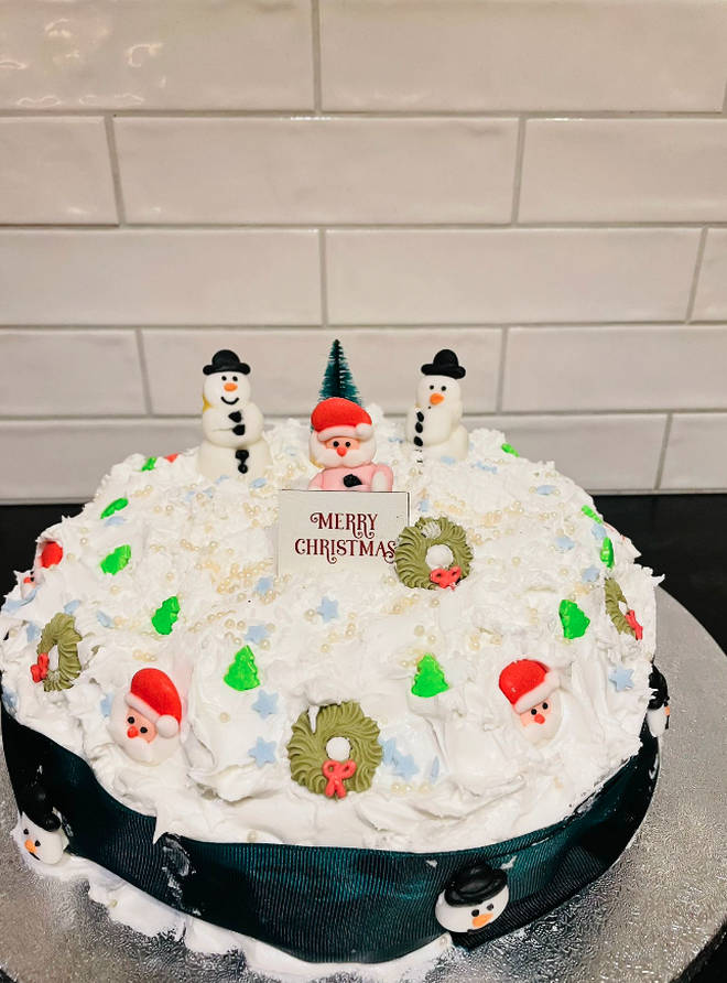 Emma Bunton baked a Christmas cake with her kids