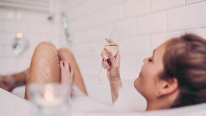 Drinking alcohol in the bath can make you feel dizzy and faint (stock image)