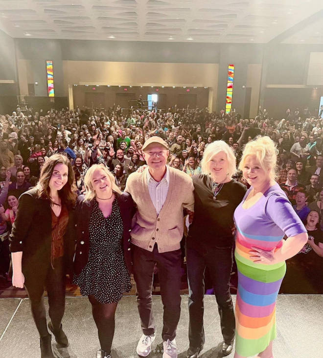 The cast got together on stage at 90s Con