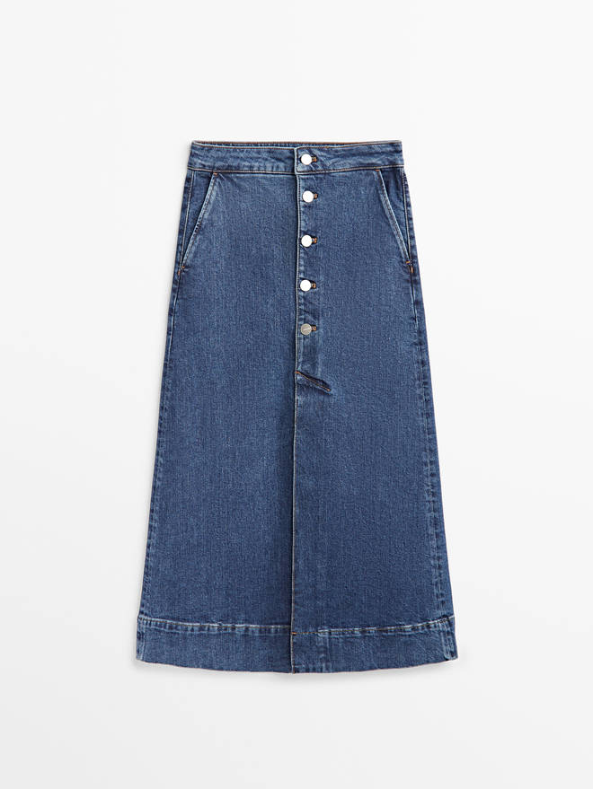 Holly Willoughby is wearing a denim skirt from Massimo Dutto