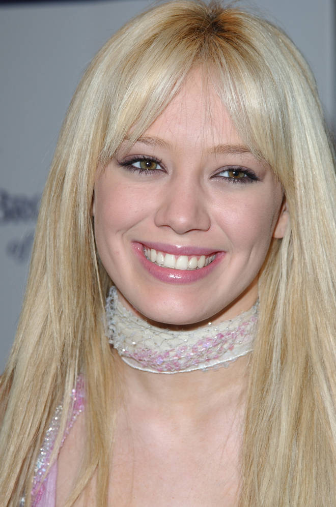 Hilary Duff wearing a scarf in the 2000s