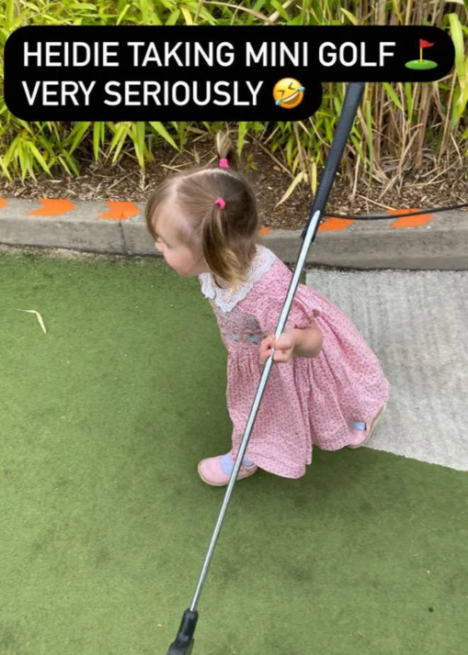 Her youngest child Heidi was photographed playing mini golf