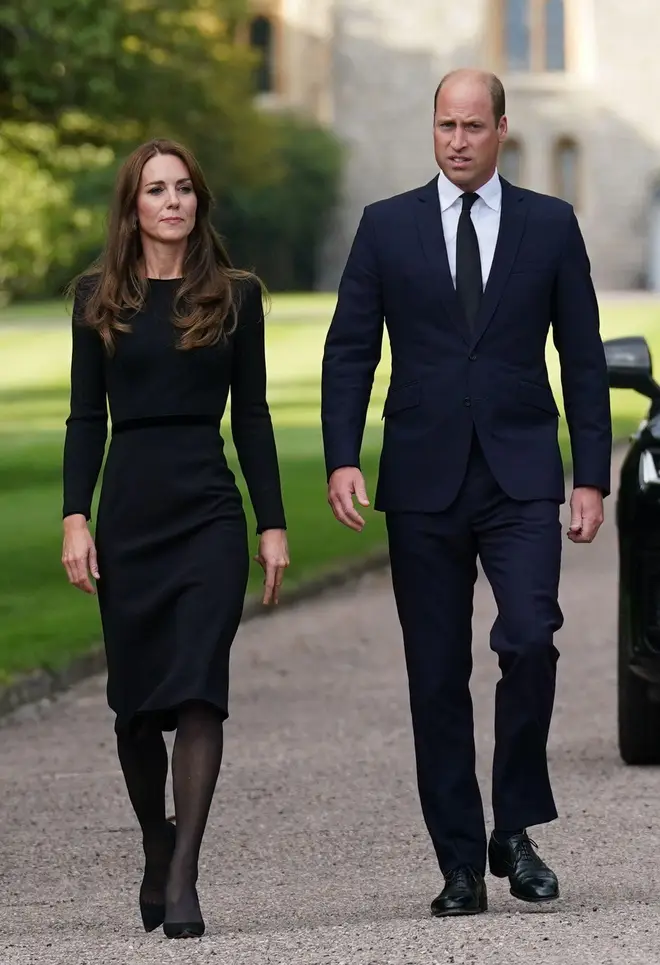 Prince William and Kate Middleton visit crowds at Windsor Castle