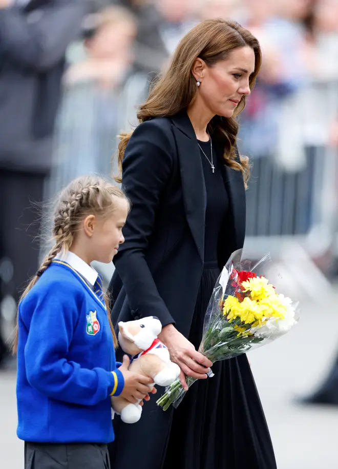 Kate Middleton helped Elizabeth lay a corgi