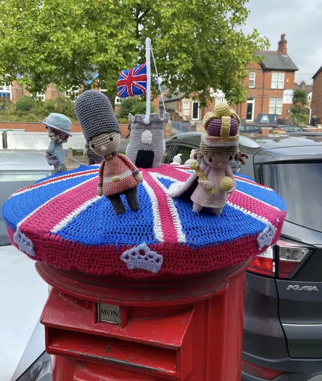 A crocheted regal scene complete with Union Jack flag was spotted in Derby.