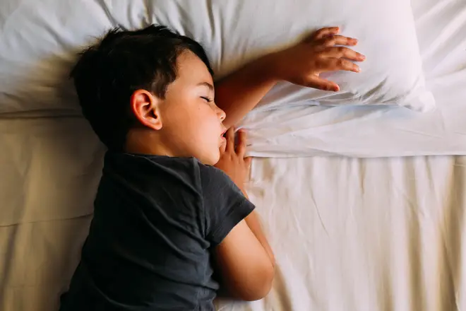 The best time to put your kids to bed in accordance with their age (stock image)