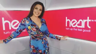 Kelly Brook looked gorgeous in this blue print wrap dress