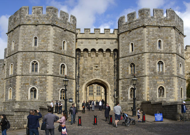 How Old Is Windsor Castle Does The Queen Live There And Who
