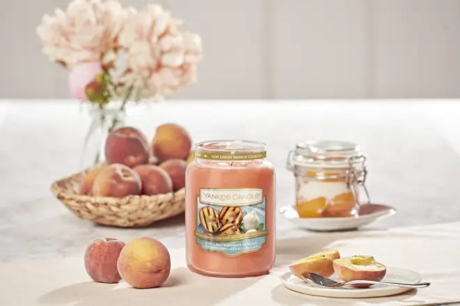 Grilled Peaches and Vanilla smells just like what it says on the tin (or jar)