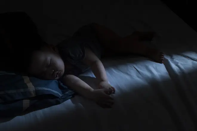 Babies sleep better in total darkness