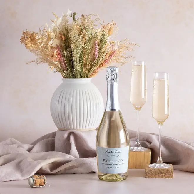 Valentine’s Prosecco & Flower Bouquet