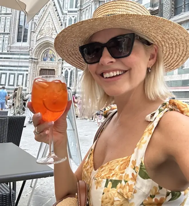 Holly Willoughby soaks up the sun in Italy for her wedding anniversary