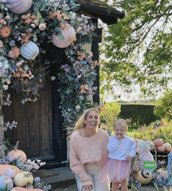 Stacey Solomon posted a lovely image of her and Rose outside her autumnal door