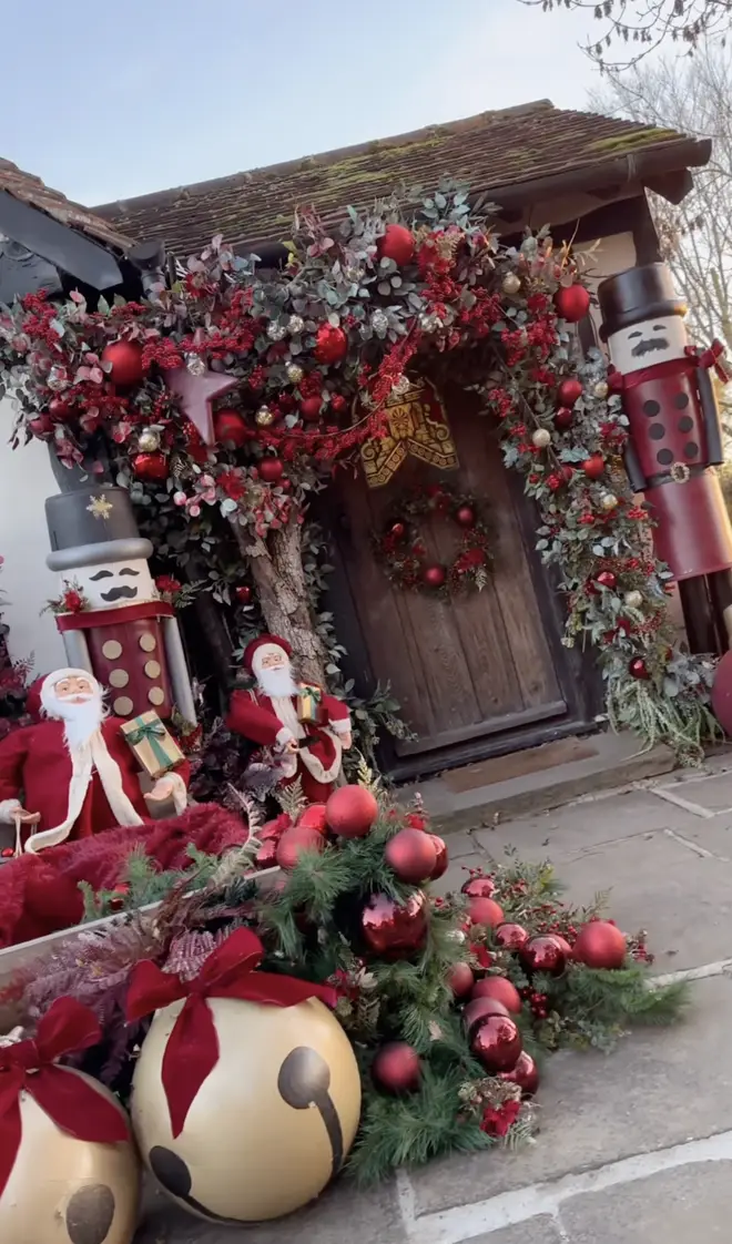 Stacey Solomon has created a  Christmas door at Pickle Cottage