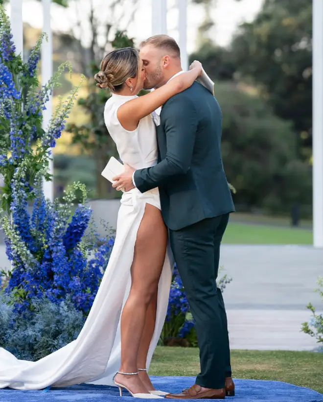 Sara and Tim sealed their decision to stay together at the MAFS final vows with a kiss