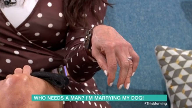Elizabeth proudly showed off her engagement ring her dog "gave" her