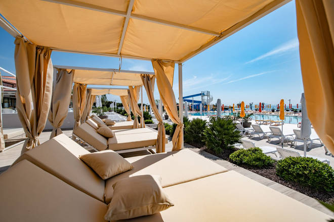 There are big beds by the Breeze bar where you can enjoy some drinks by the pool