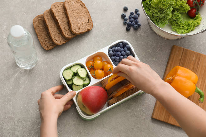 Parents told to stop making kids packed lunches when they turn eight so ...