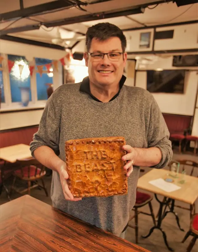 Mark Labbett showed off his dramatic weight loss at a pub quiz