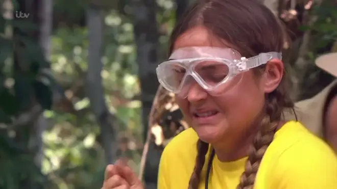 Jacqueline squirmed as she took on the Bushtucker trial