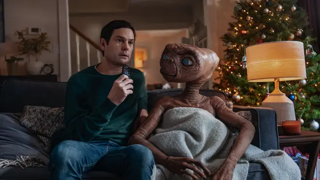 Elliot introduces E.T. to The Holiday
